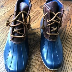 Sperry waterproof duck boots in navy size 8